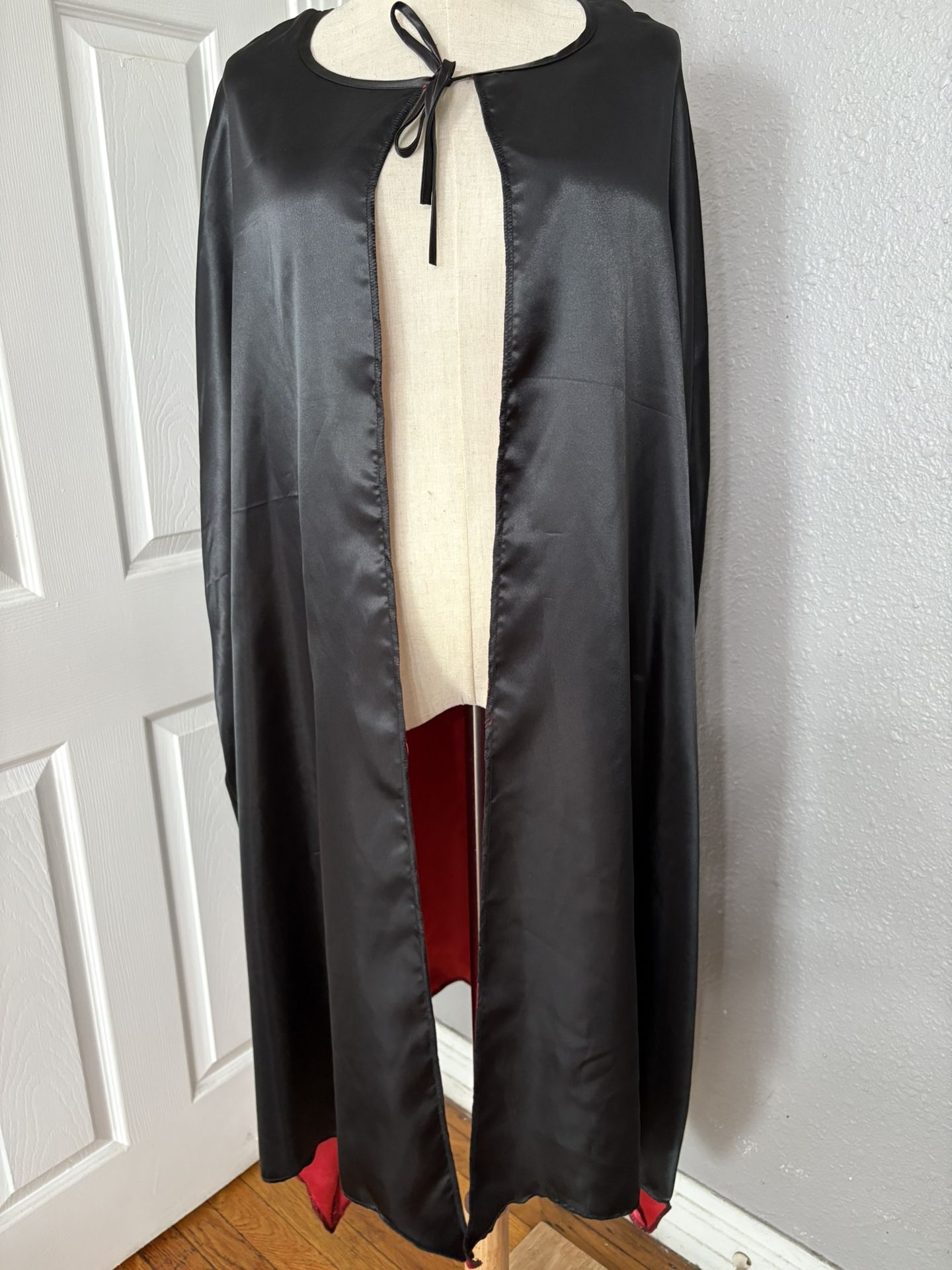 Vampire Men’s Medium (32-34) Black With Red Lining Satin Cape Unisex Men’s or women’s, made chin, brand modern hero, length 45”, 