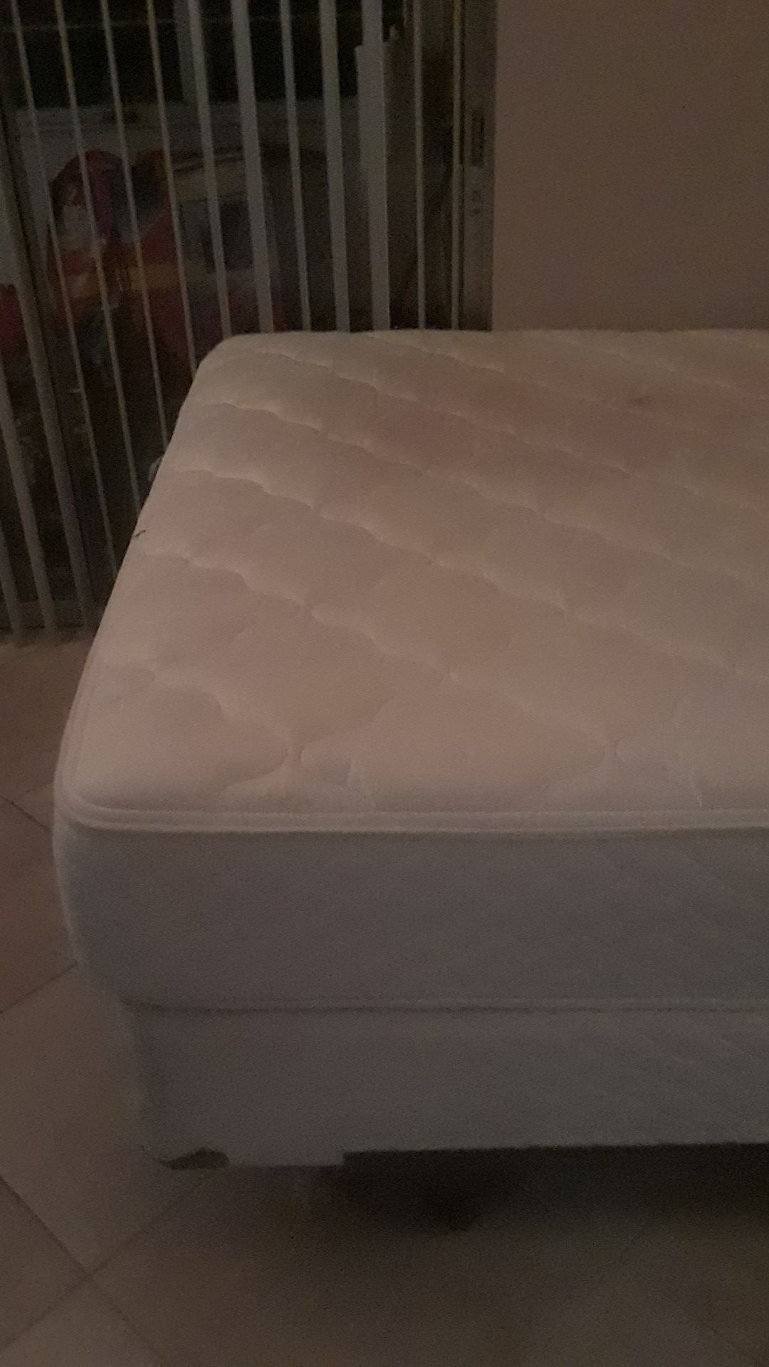 Queen sized pillowtop mattress