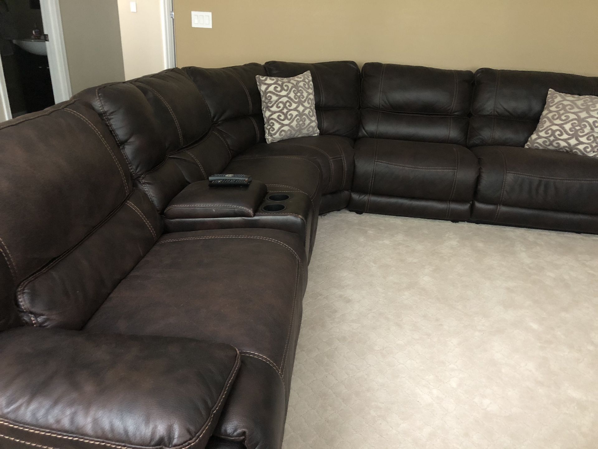 Like new all reclining theater style sectional plus another chair included power button reclining moving can’t take with me!!