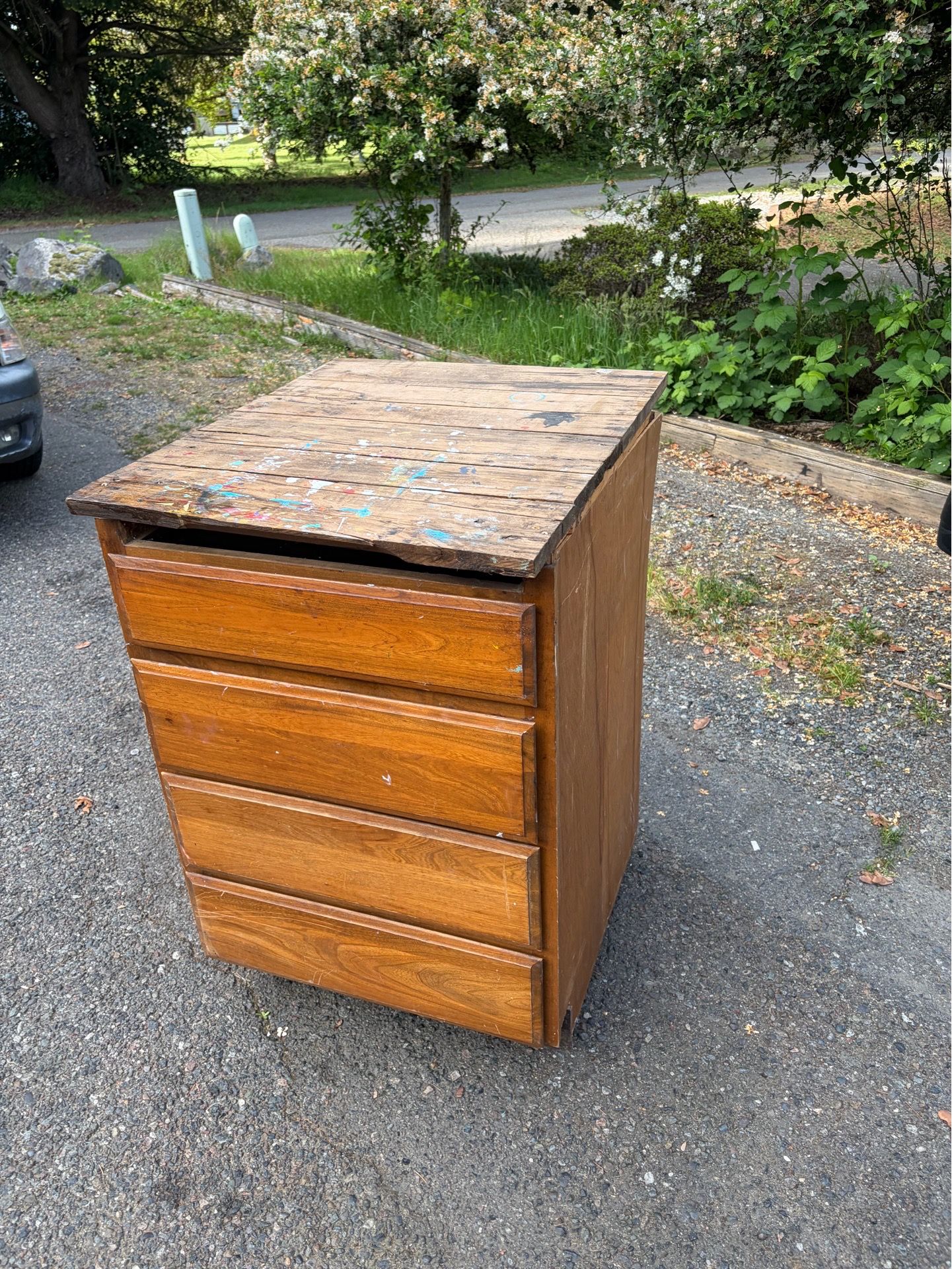 Free Art Table
