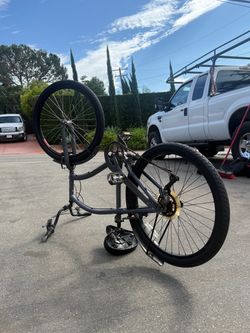Gray 7-Speed Urban Bicycle