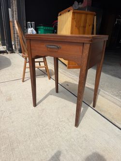 Antique sowing table