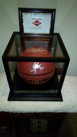 Authentic hand sighed Stephen Curry and Kevin Durant Spalding basketball in mirrored display case with certificate of authenticity