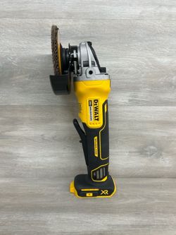 DEWALT DISC GRINDER DCG413 (PO1020366)