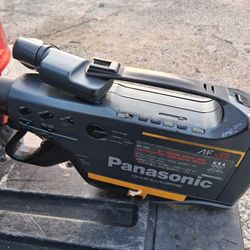 vintage Panasonic OmniMovie VHS HQ PV-700 camcorder With Stand 