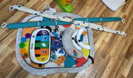 Baby Kick Piano Play