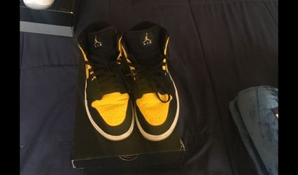 Black and yellow Jordan high ones ! Size 11