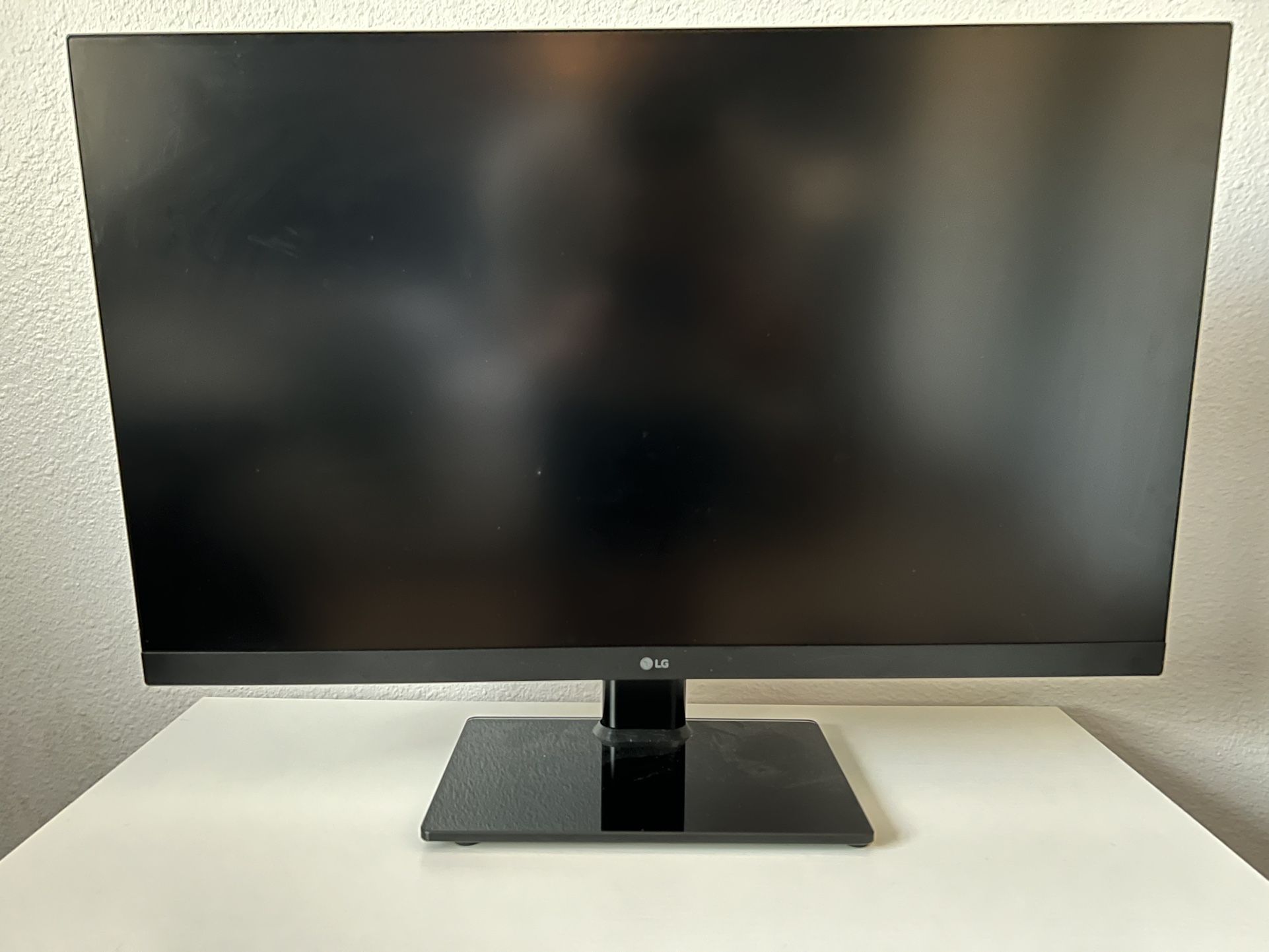 LG 32” Ultragear Monitor 