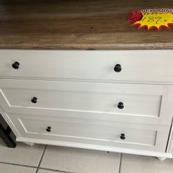 Wampat Dresser