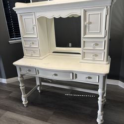 Girls White Desk with Hutch