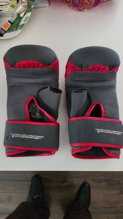 UFC MMA Sparring Gloves Black and Red