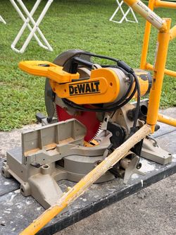 DeWalt  Compound Mitre Saw—Includes stand!