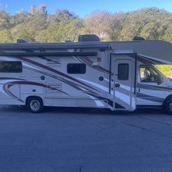 2015 Thor Four Winds 28F