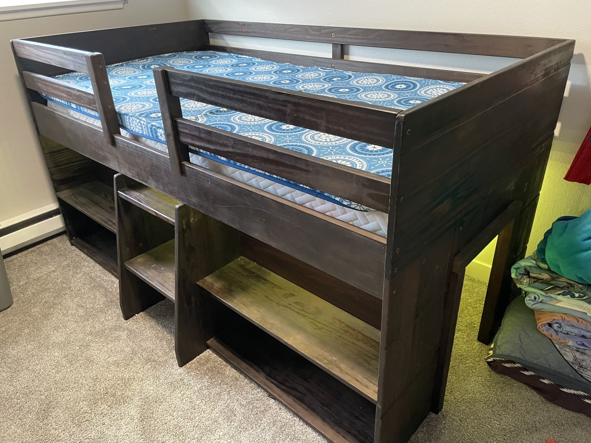 Kids Twin Low Loft Bed w/Bookcase