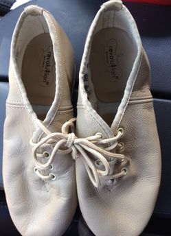 Revolution tap shoes in great condition size 3.5
