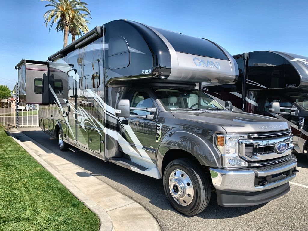 2021 Thor Motor Coach Omni XG32