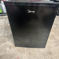 Midea Mini Fridge 