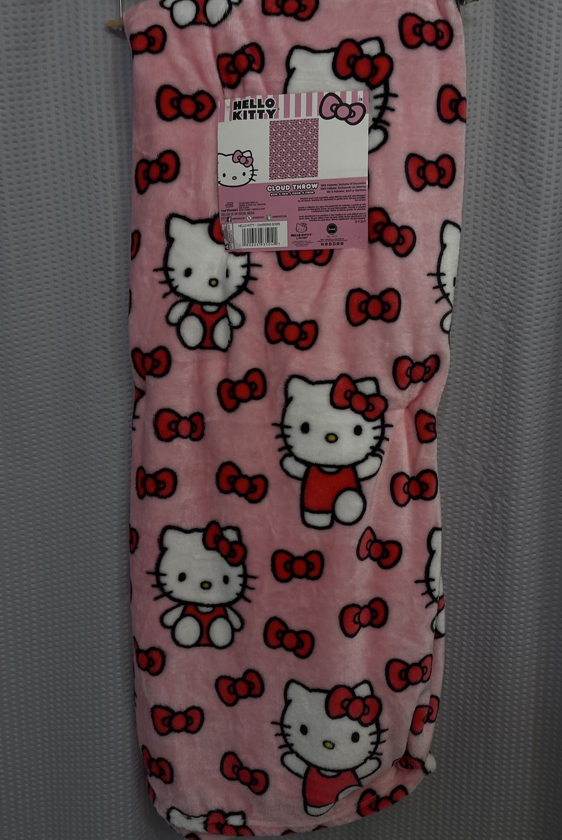 $30 New Valentines Hello Kitty Blanket !ππ