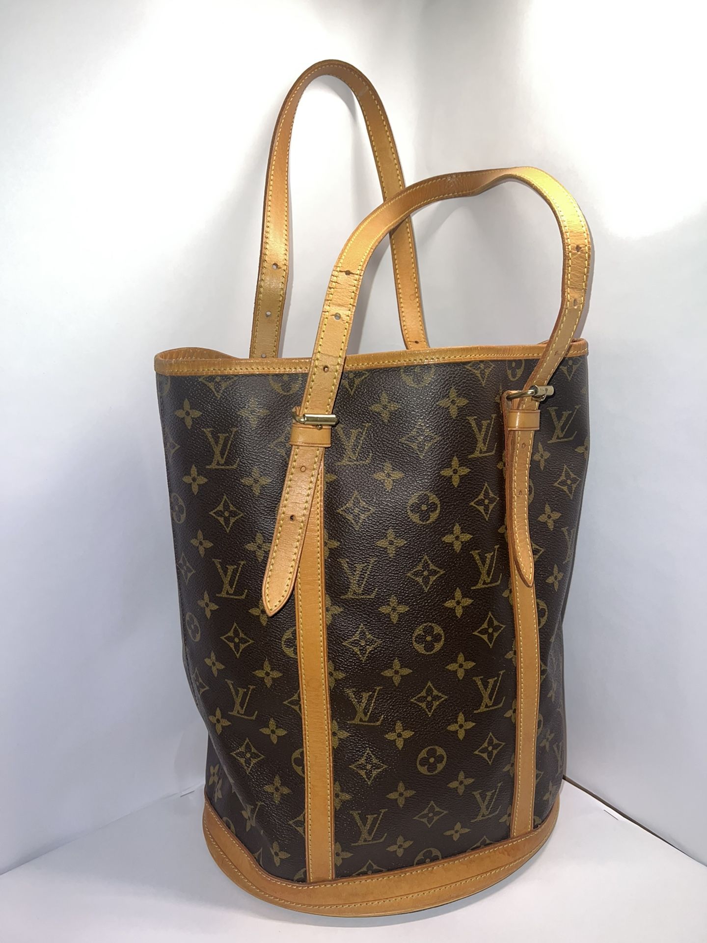 LV Bucket Bag for Sale in New York, NY - OfferUp