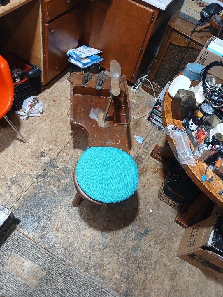 Cobblers bench With drawer and storage area. Possible use coffee table.