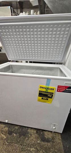 Frigidaire 7.0 cu ft Chest Freezer, White - Deep Freezer for Garage, Kitchen, Basement, Large Capacity for Bulk Storage