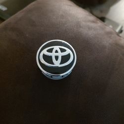 Toyota Corolla Prius Center Cap One Only 