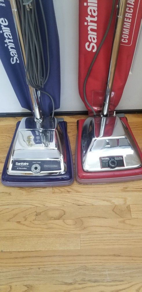 NEW cond COMMERCIAL SANITARE VACUUM WITH AMAZING POWER SUCTION , WORKS EXCELLENT , IN THE BOX