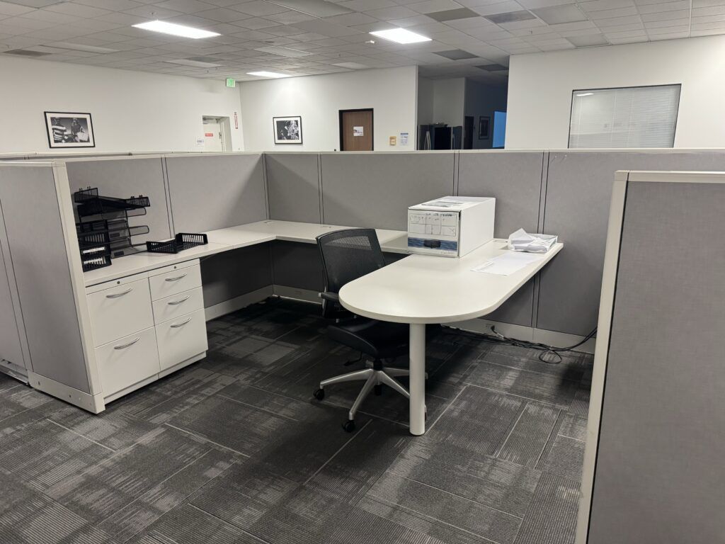 70 Office cubicle workstations for Sale in San Bernardino, CA - OfferUp