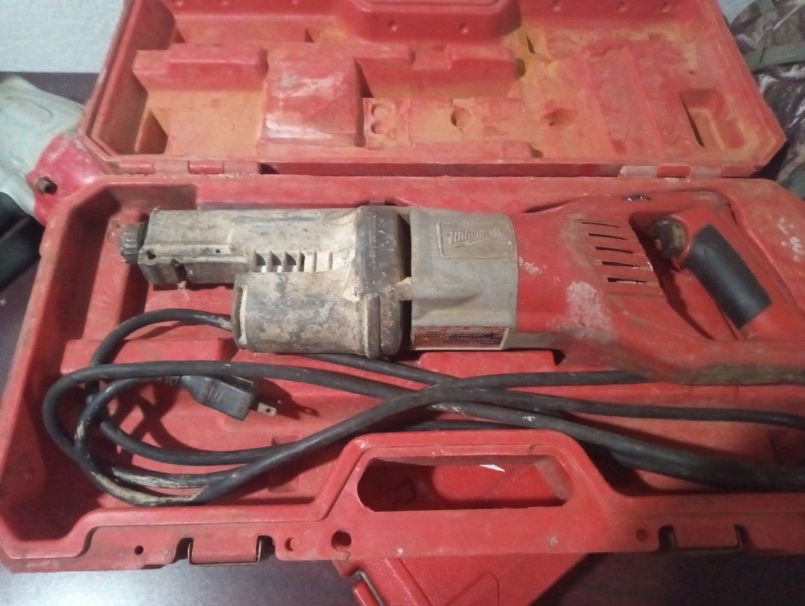 Milwaukee 15 Amp Corded Sawzall