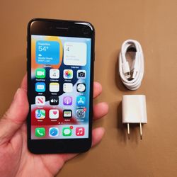 iPhone 7 - UNLOCKED - Like New 