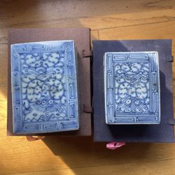 Pair Of Chinese Porcelain Box 