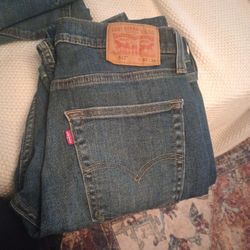 32x34 Levi's Mens   $18 