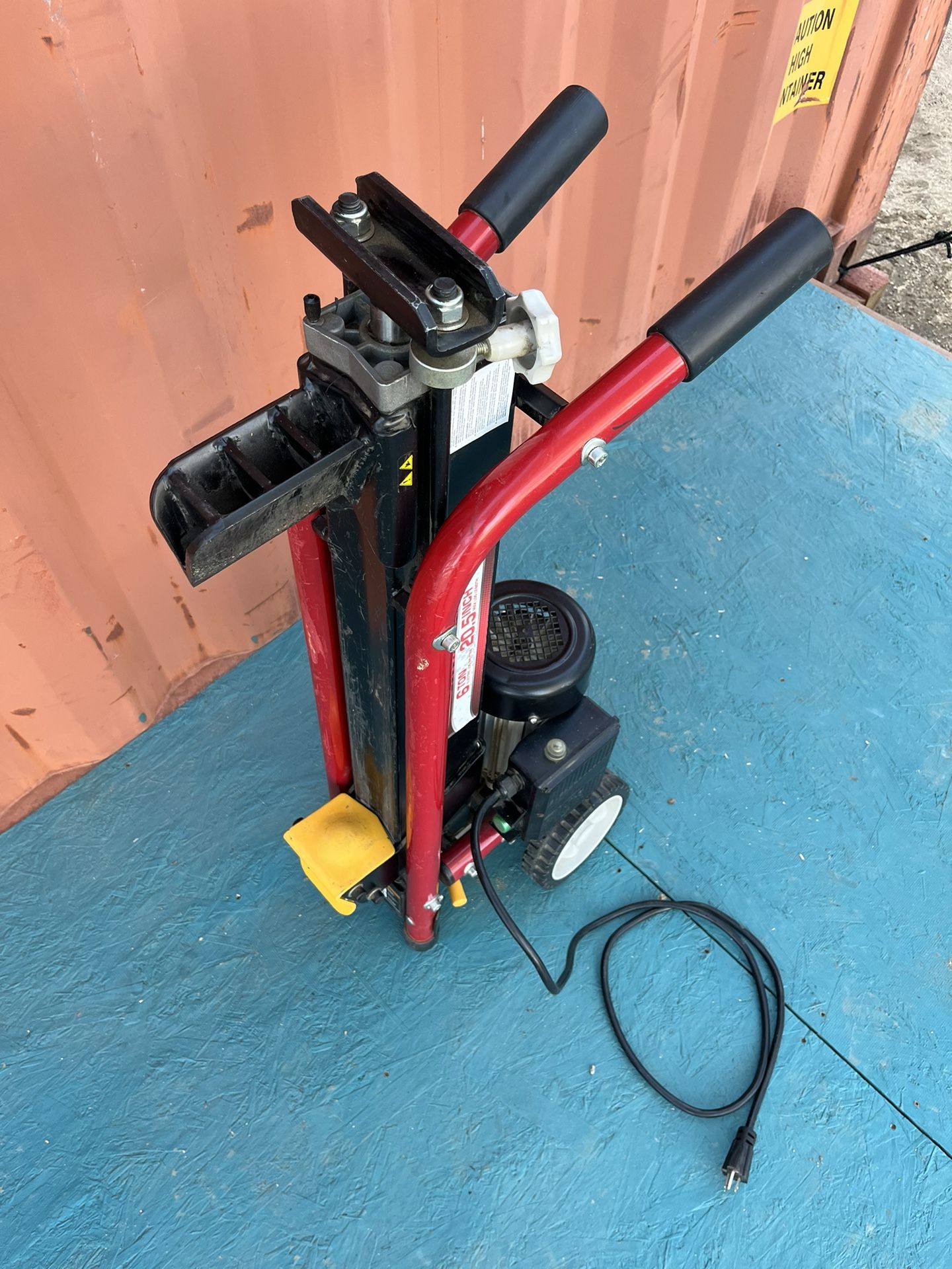 Southland 6 Ton Electric Wood Splitter for Sale in Yucca Valley, CA