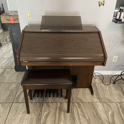 Lowrey Organ Fully Functional