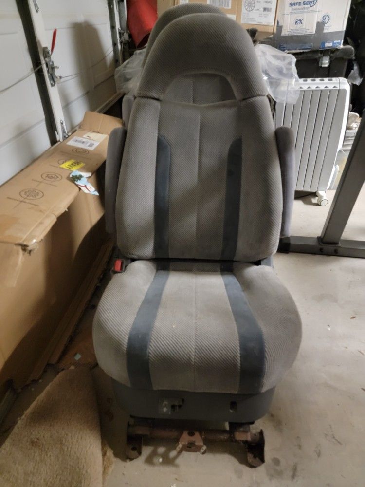 Toyota Previa Swivel Base Caprains Seats