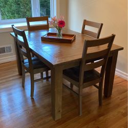 Kitchen Table With Four Chairs And A Leaf Too Extend It .