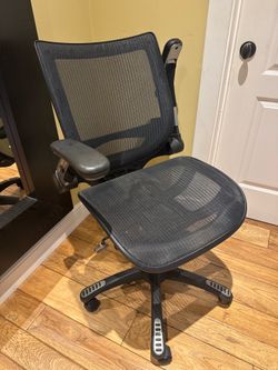 Free office chair in perfect condition