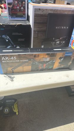 Microphone stand