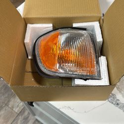 ‘99-‘04 Nissan Pathfinder Headlights 