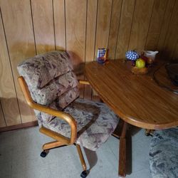 Nice Dining Room Table With 4 Comfortable Chairs. No Nicks , Scratches Or anything Of that Matter On Tabletop. None Of The Chairs are Torn Or tipped 