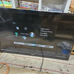Sanyo 42" Smart TV 
