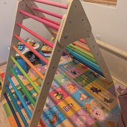 🌈Jumbo pickler triangle with slide/rock climbing, canopy and pillow *Great condition*💜