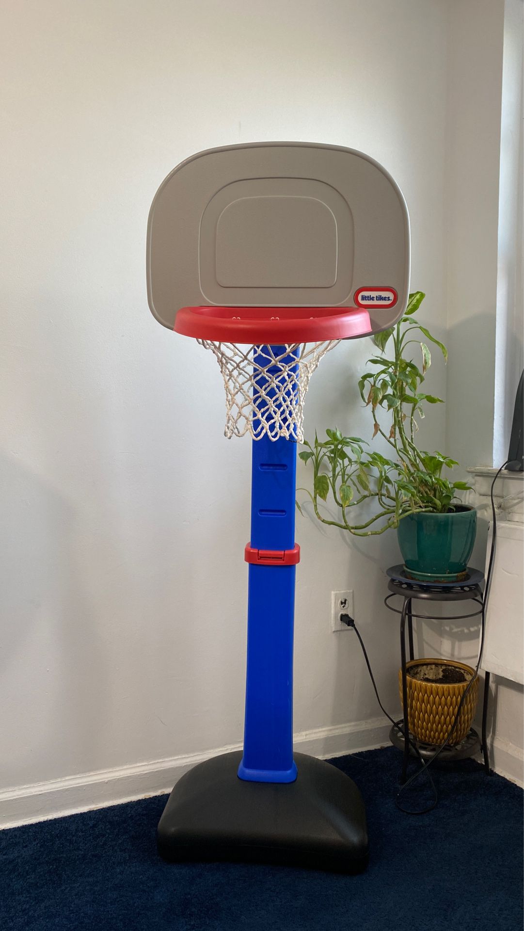 Little likes basketball set