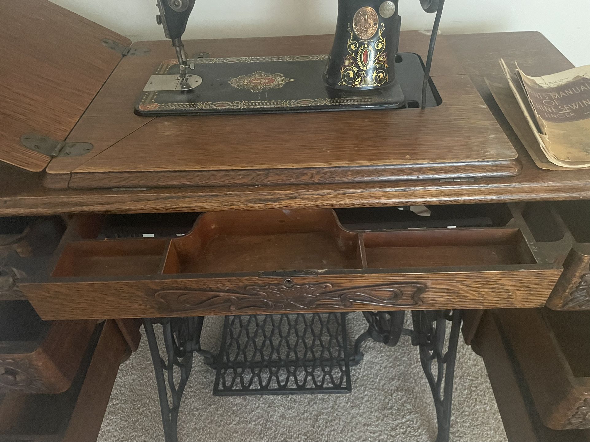 Antique Sewing Machine Singer 