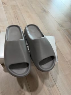 Yeezy Ys-01 grey slides size 10