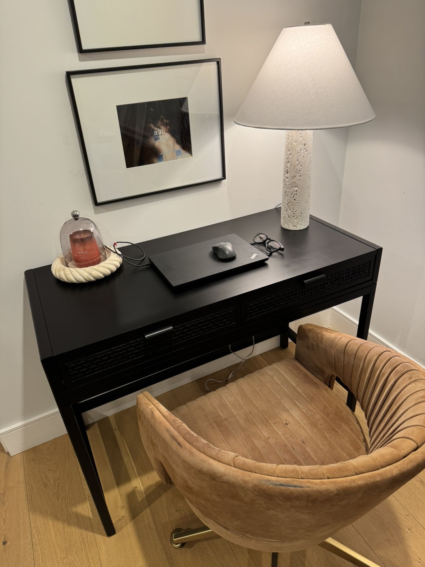 Black Desk 