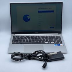  Samsung Galaxy Book  256GB 8GB RAM i5o