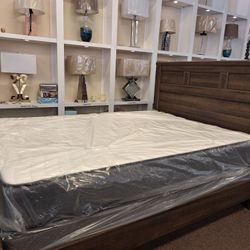 B251... Queen Bed Dresser And Mirror 