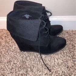 Woman’s Wedge Boot