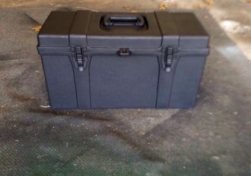 lockable tool box with removable tray